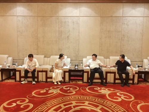 与高密市委领导交流坐谈_conew1.jpg