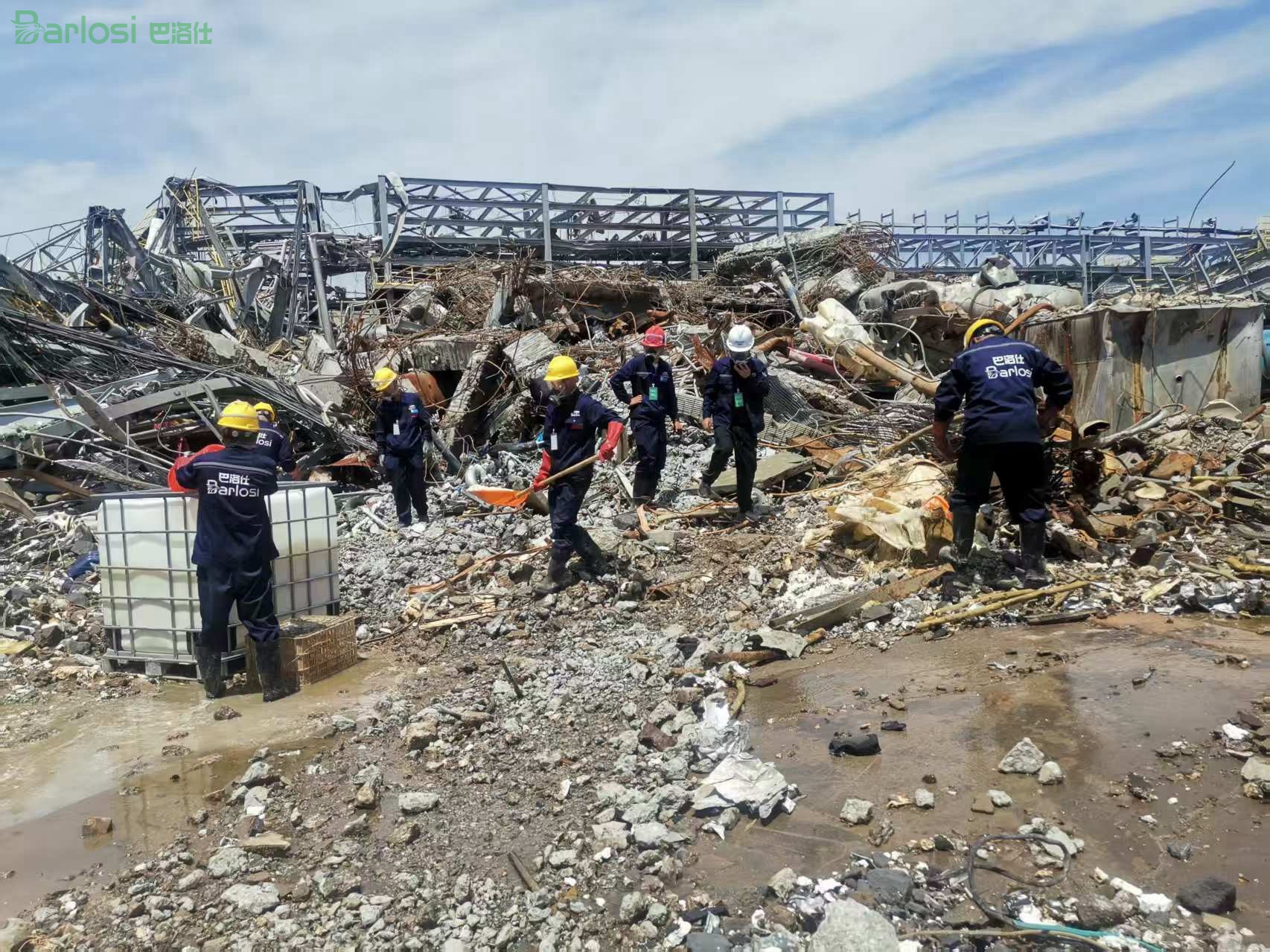 p5环境污染应急处置—爆炸事故专业处置现场.jpg